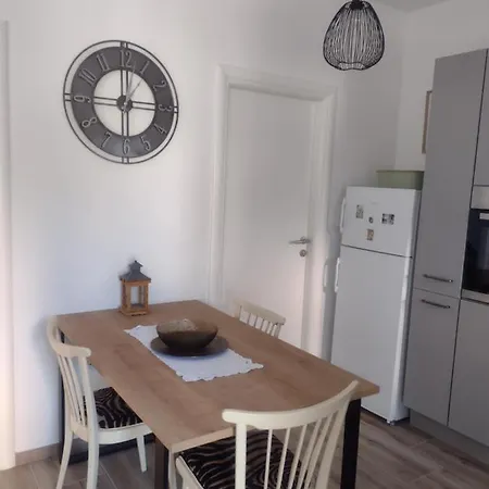 Apartment Apartman Franica 1 *